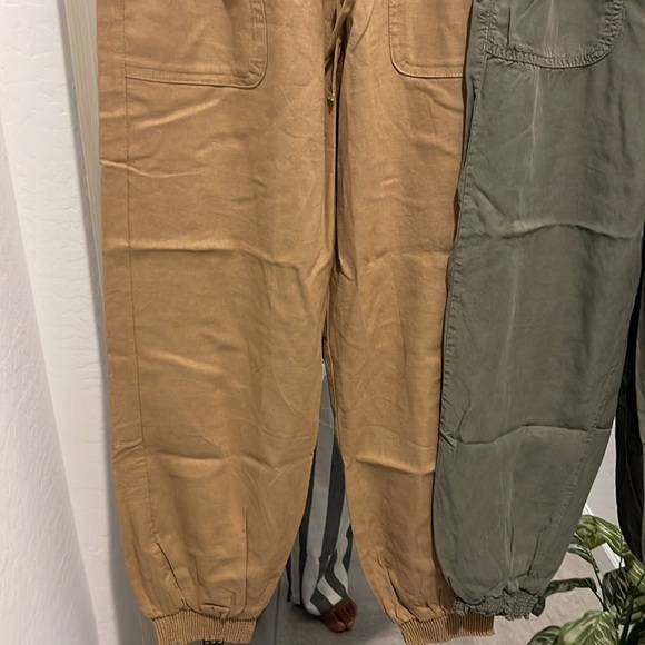 2 Joggers Green and Camel size Medium - Picture 5 of 12